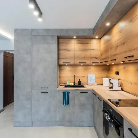 Urban Five #1 - Stylish One-bedroom With Kitchen & Parking Apartamento