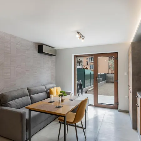 Urban Five #1 - Stylish One-bedroom With Kitchen & Parking Apartamento Veliko Tárnovo