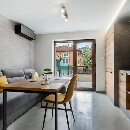 Urban Five #1 - Stylish One-bedroom With Kitchen & Parking Apartamento *