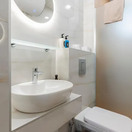 Urban Five #1 - Stylish One-bedroom With Kitchen & Parking * Veliko Tŭrnovo